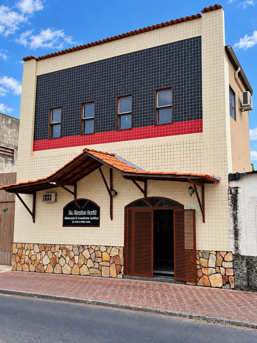 Fachada da matriz Dr. Charles David Advocacia em Pirapora, Minas Gerais