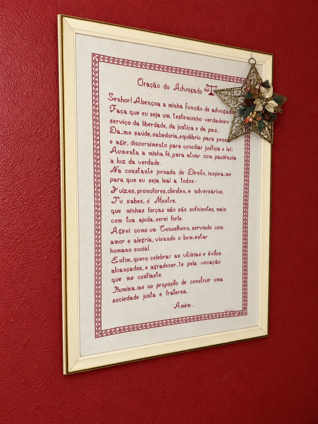 Quadro institucional no escritório Dr. Charles David